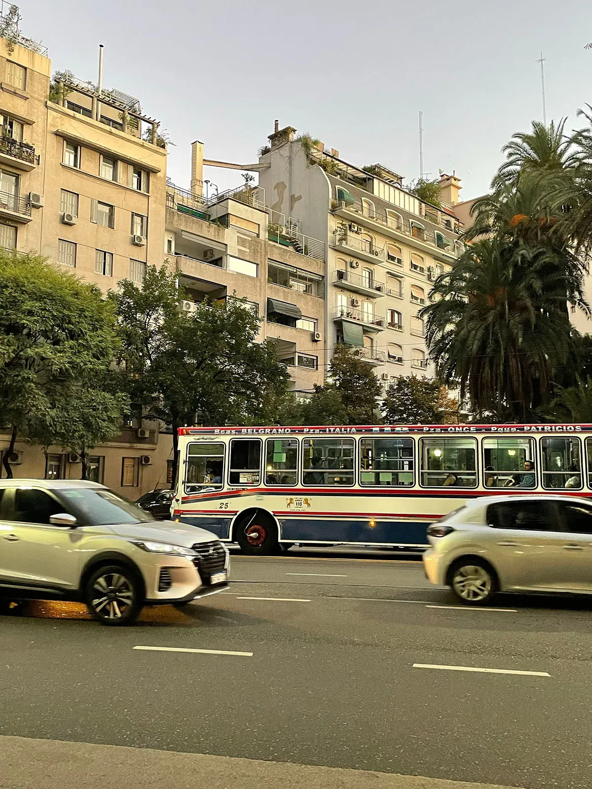 Cars and buses rushing down the streets of Buenos Aires.